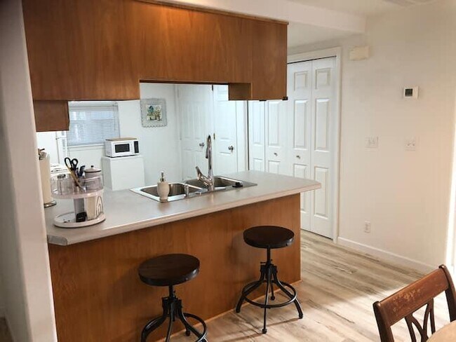 Foto del edificio - 525 Primrose Dr