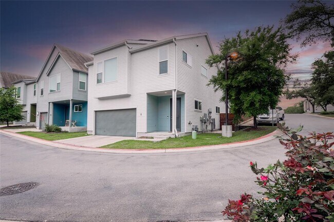 Building Photo - 3001 Del Curto Rd