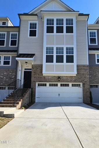 Building Photo - 1025 Lathrop Ln