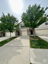 Building Photo - 1410 NE Mary Ct
