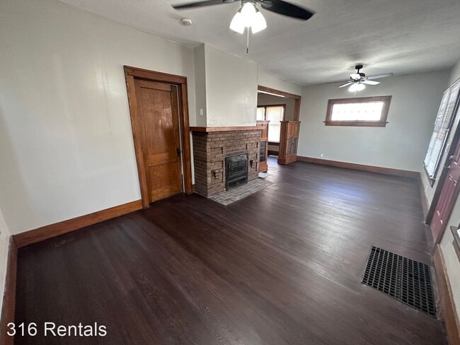 Building Photo - 2 br, 1 bath House - 1047 N Waco Ave