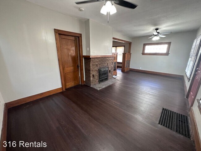 Foto del edificio - 2 br, 1 bath House - 1047 N Waco Ave