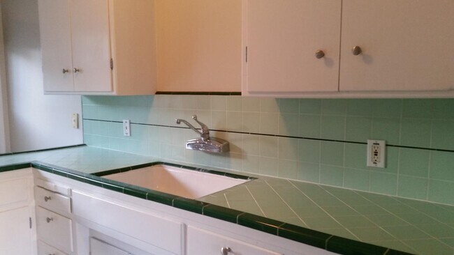 Building Photo - 337 Kuehnis Dr