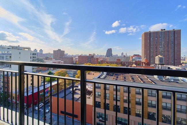Building Photo - Gorgeous Two Bedroom with Floor to Ceiling Windows