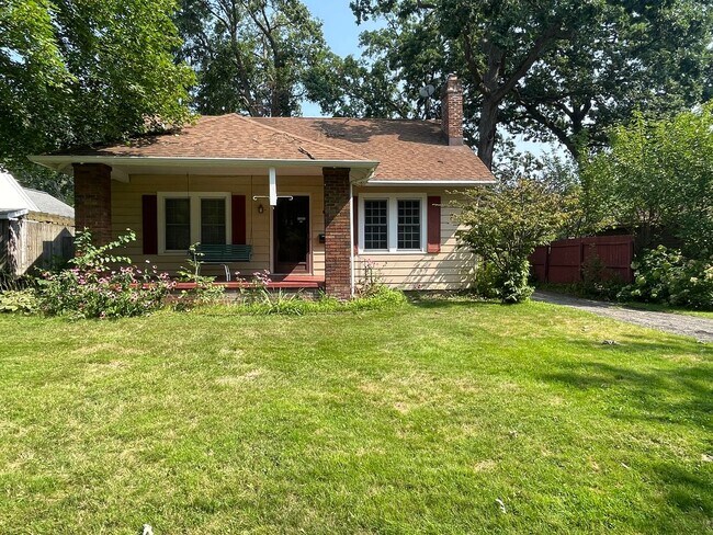 Foto del edificio - Three Bedroom Home in Kalamazoo