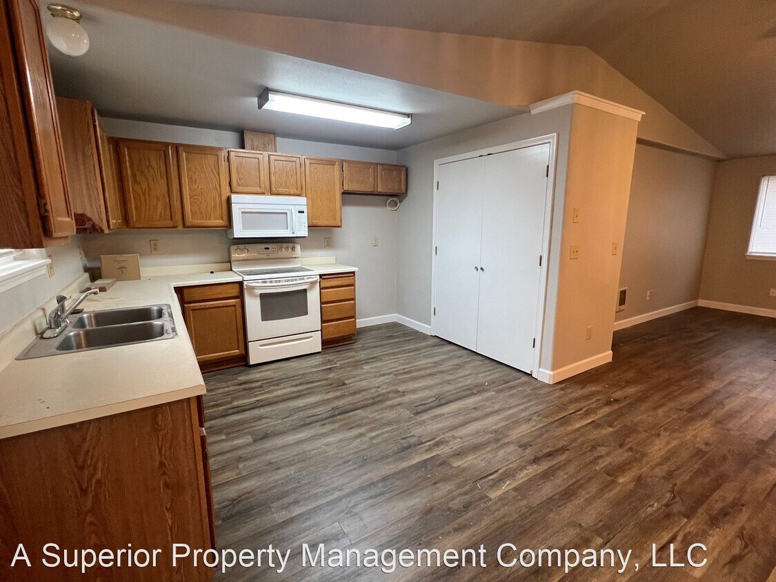 3 br, 2 bath House 3436 SW Obsidian Ave House Rental in Redmond, OR