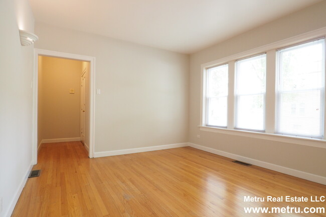 Building Photo - 2525 W Ardmore Ave