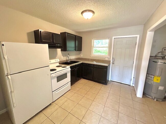 Foto del edificio - 3902 Buttercup Dr SW