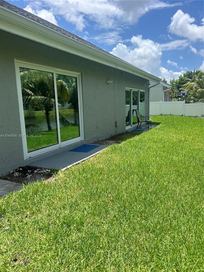 Foto del edificio - 2730 Cypress Ave