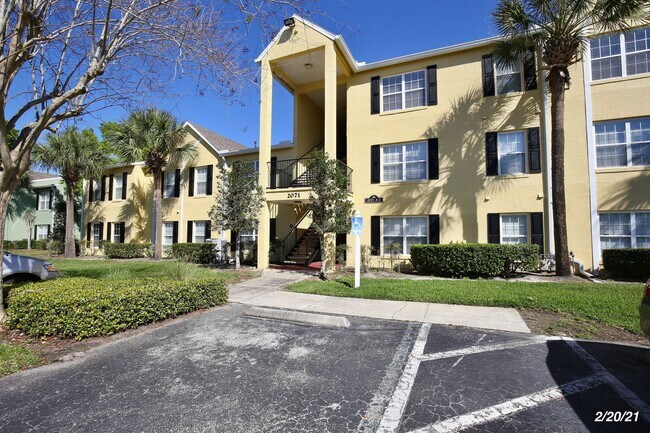 Foto del edificio - Beautiful 1/1.5 Condo with an Office/Den in the Gated Community of Miriada Condos - Orlando!