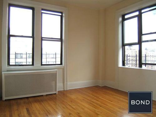 Building Photo - 220 W 98th St