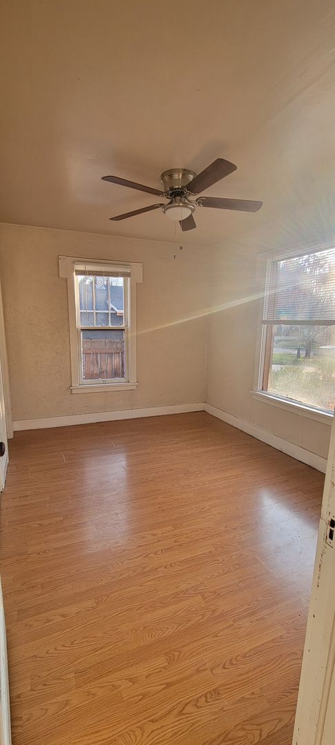 Building Photo - Sweet Cottage