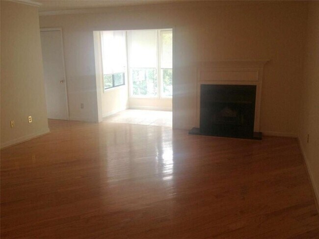 Foto del edificio - 5005 Wingate Way