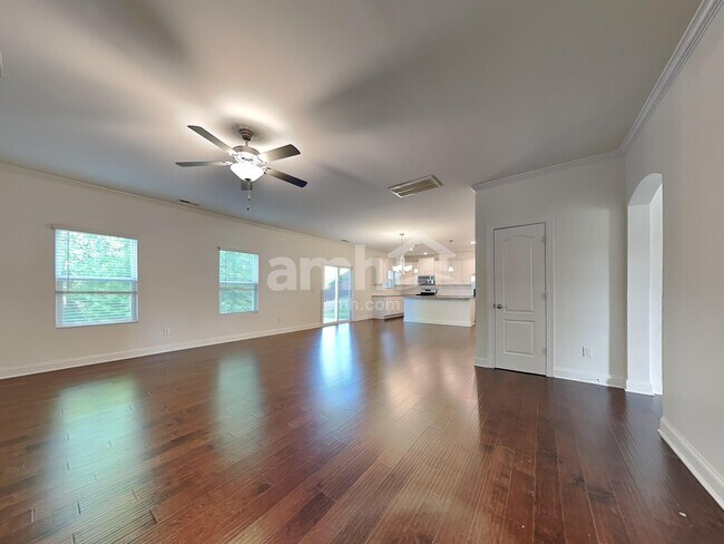 Foto del edificio - 515 McMillan Ln