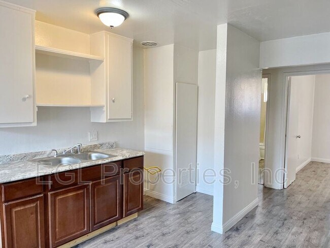 Foto del edificio - 3943 La Rica Ave