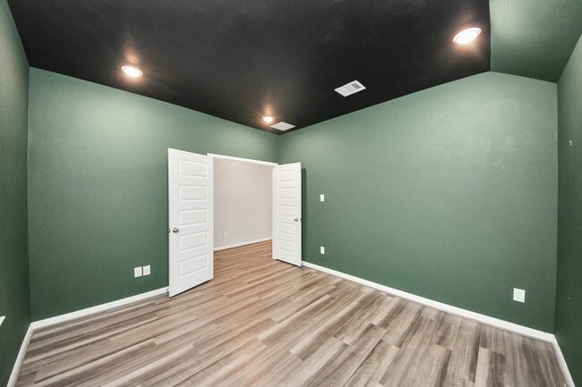 Foto del edificio - 518 Ellwood Terrace Ln