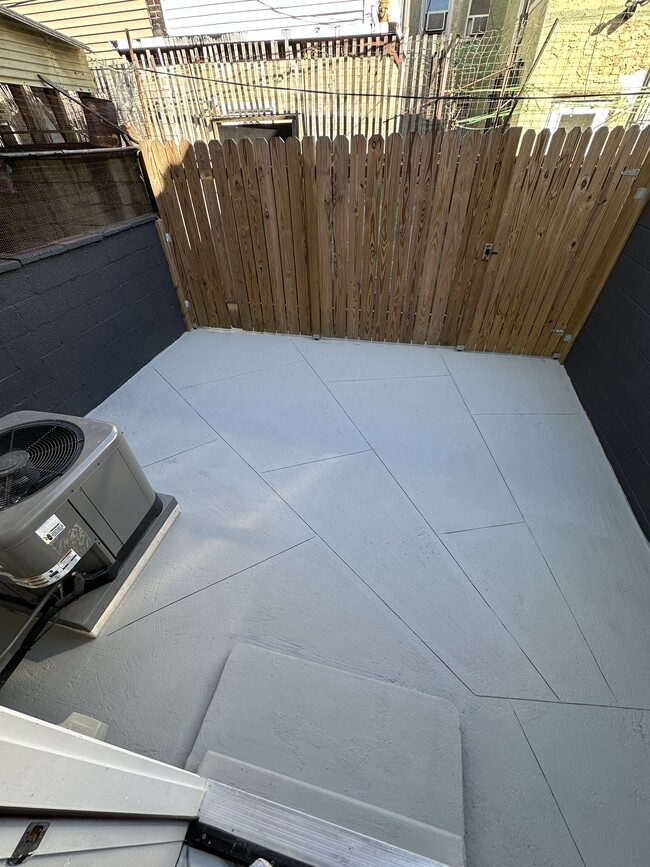 Building Photo - 2041 S Norwood St