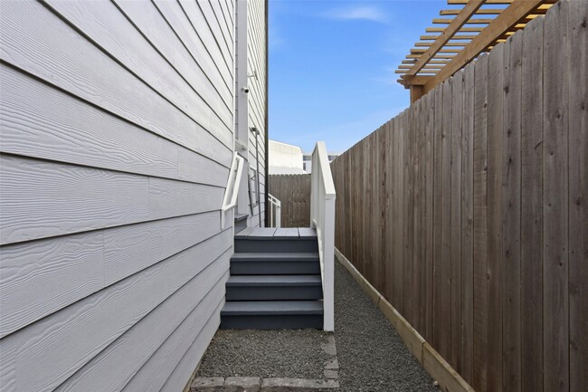 Building Photo - 1236 W 21st St