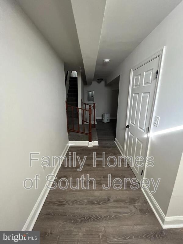 Building Photo - 3205 Latona St