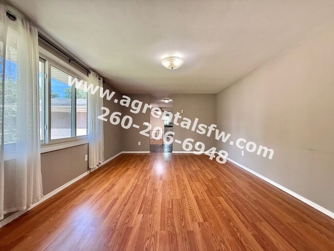 Building Photo - 3 Bedroom House