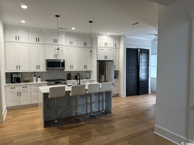 Foto del edificio - 6706 Montgomery Ln