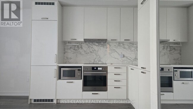 Building Photo - 10 Honeycrisp Cres