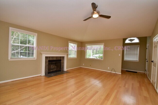 Building Photo - 850 Cypress Ave