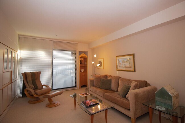 Building Photo - Two Bedrooms, Two Baths Condo Semi-furnish...