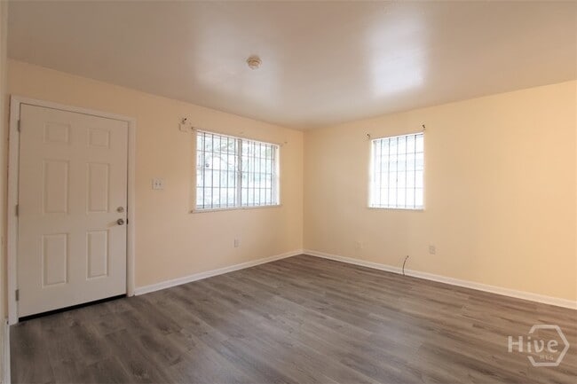 Building Photo - 1204 E Anderson St