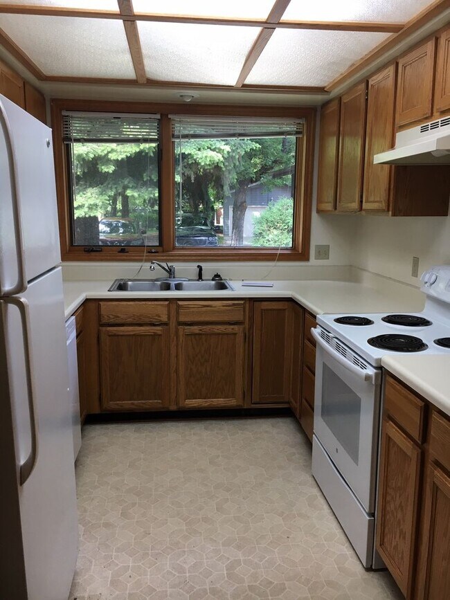 Foto del edificio - 2 Bedroom, 1 Bathroom Townhouse-Walking di...