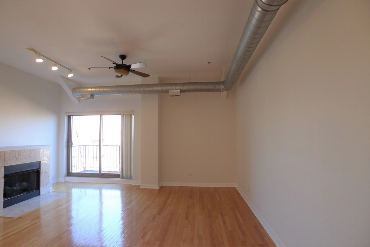 Primary Photo - 1000 E 53rd St