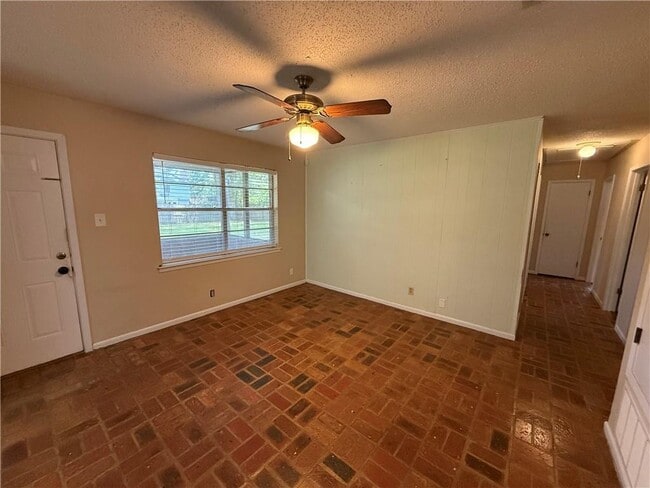 Building Photo - 5528 Cortez Dr