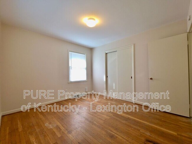 Foto del edificio - 114 Greenbriar Rd