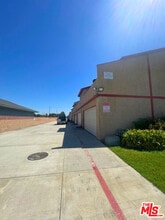 Building Photo - 3160 Vineland Ave