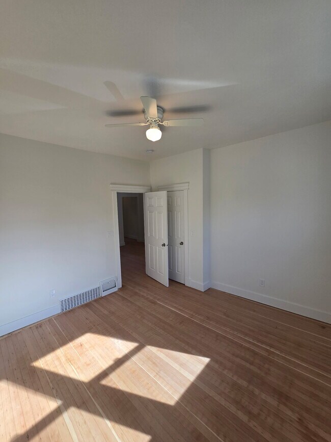 Dormitorio 1 - 1124 2nd Ave N