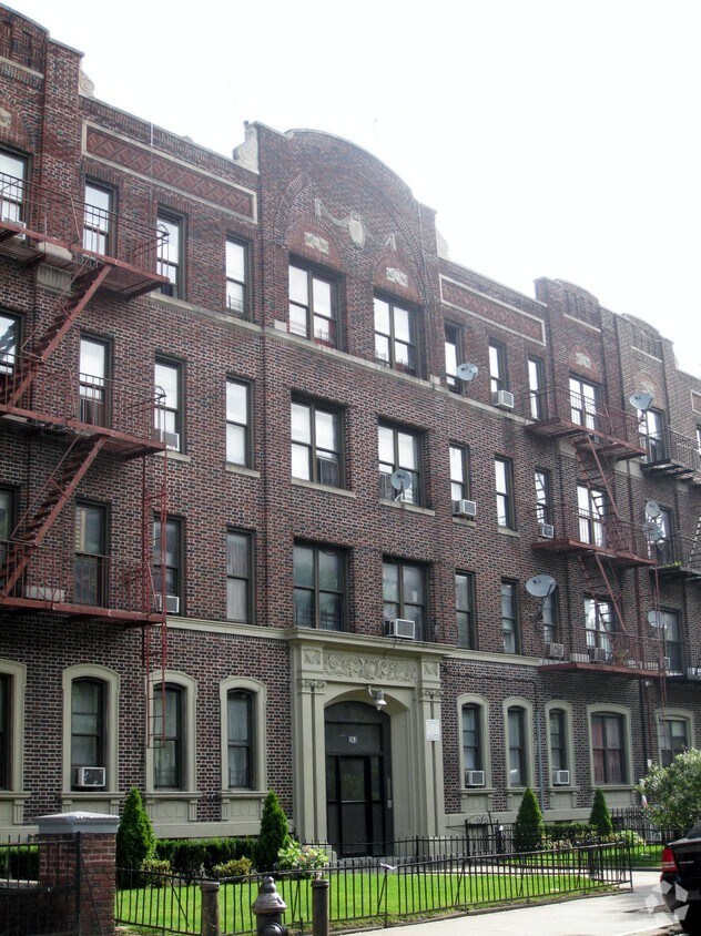 Primary Photo - 263 Parkside Ave