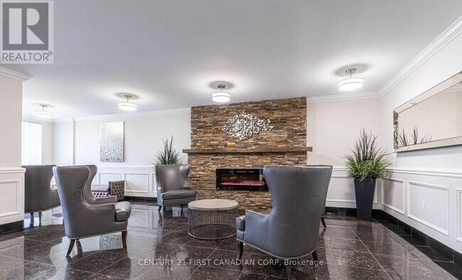 Photo du bâtiment - 353 Commissioners Rd W