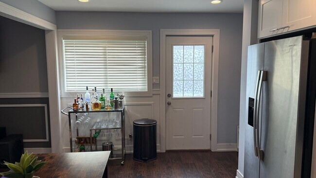 Foto del edificio - 8408 S Lorel Ave