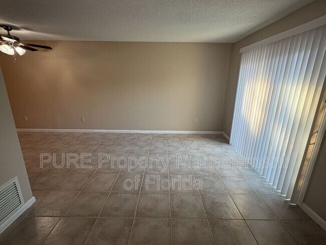 Foto del edificio - 2040 SE 40th Street Rd