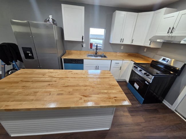 Building Photo - 513 N Miles St