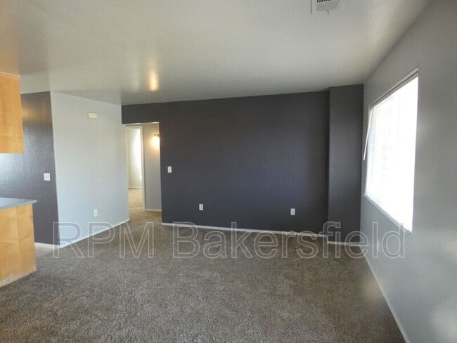 Building Photo - 216 S Owens St
