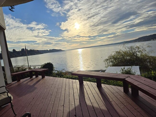 Foto del edificio - Henderson Bay Beachfront Home with Breatht...