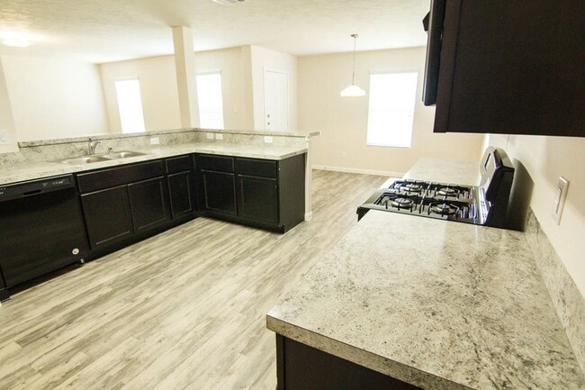 Foto del edificio - 6011 Fading Night Dr