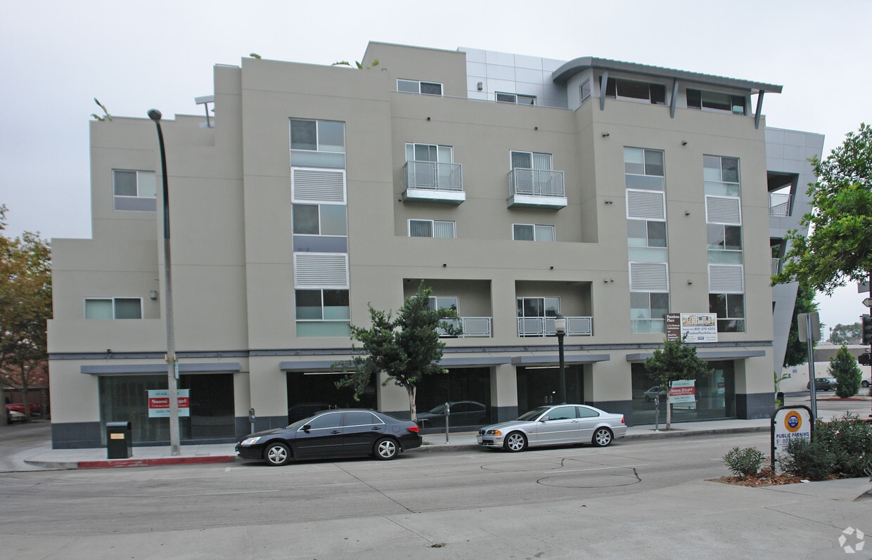 Building Photo - 155-169 W Green St
