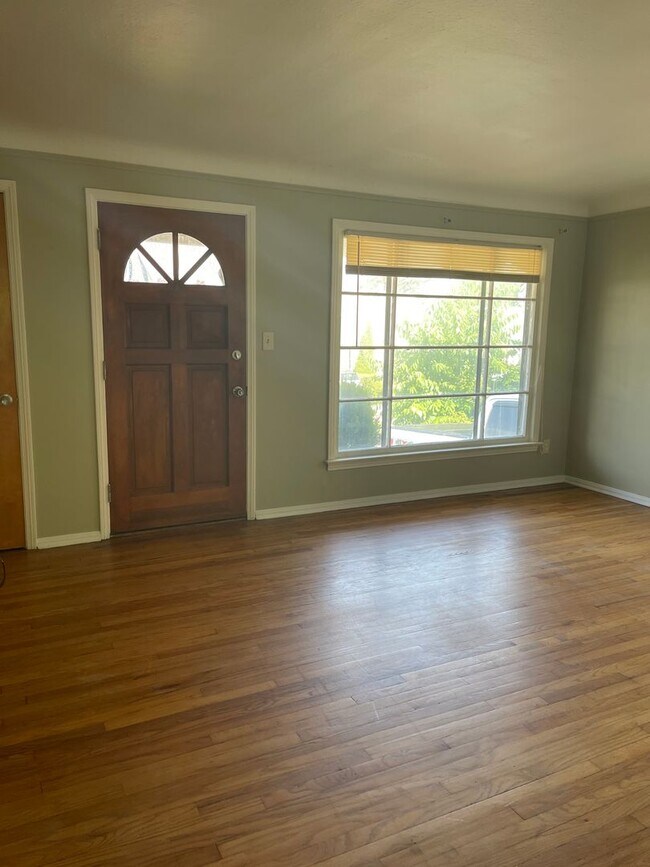 Foto del edificio - 4913 E 86th St