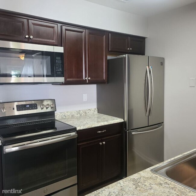 Building Photo - 1 br, 1 bath Townhome - 69 Hyde Ct