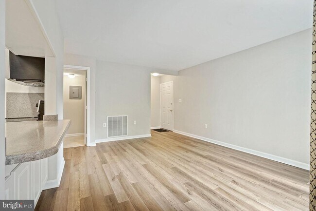 Building Photo - 105 Westwick Ct