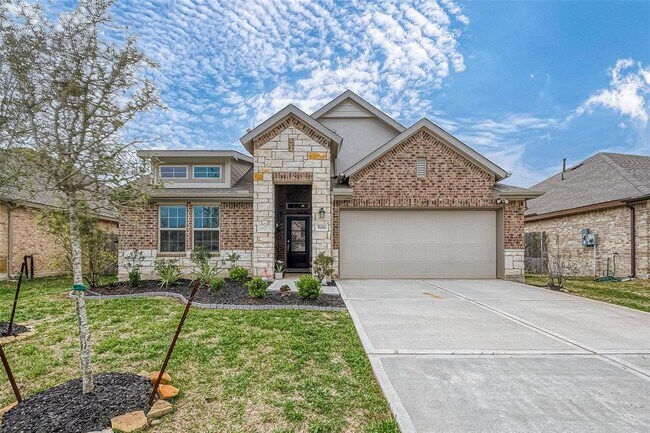 Building Photo - 506 Pecan Landing Ln