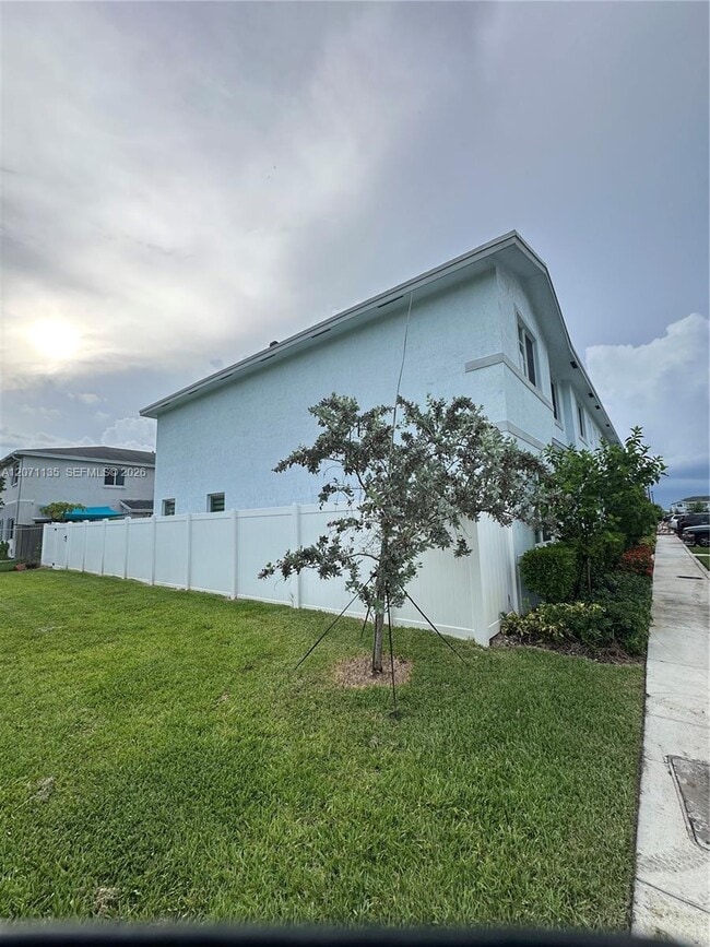 Building Photo - 384 NW 11th St