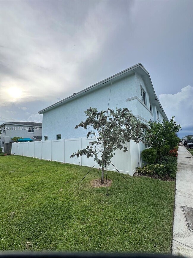 Foto del edificio - 384 NW 11th St